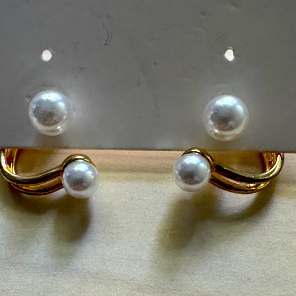 Elegant Gold and Pearl Earrings